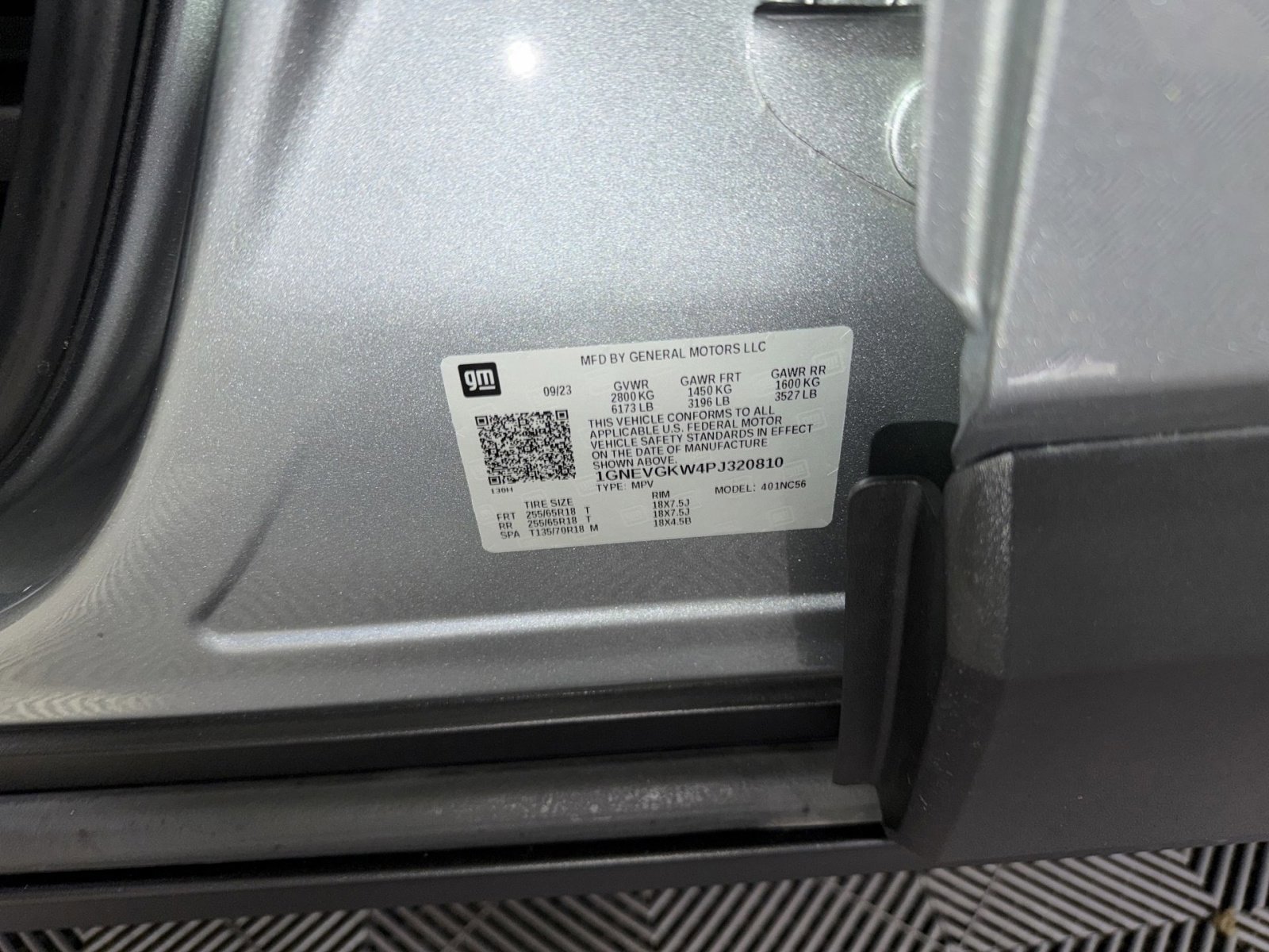 Used 2023 Chevrolet Traverse LT image 40