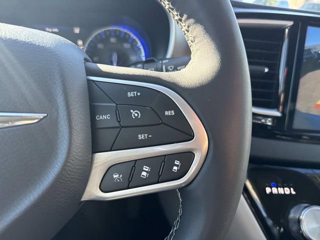 Used 2024 Chrysler Pacifica Touring-L image 28