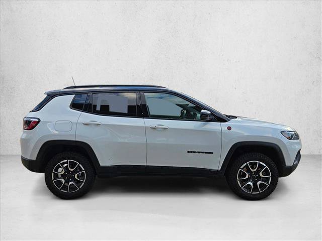 Used 2025 Jeep Compass Trailhawk AWD/4WD video 4