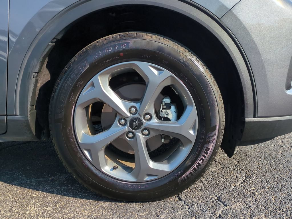 Certified 2025 Ford Escape ST-Line FWD image 13