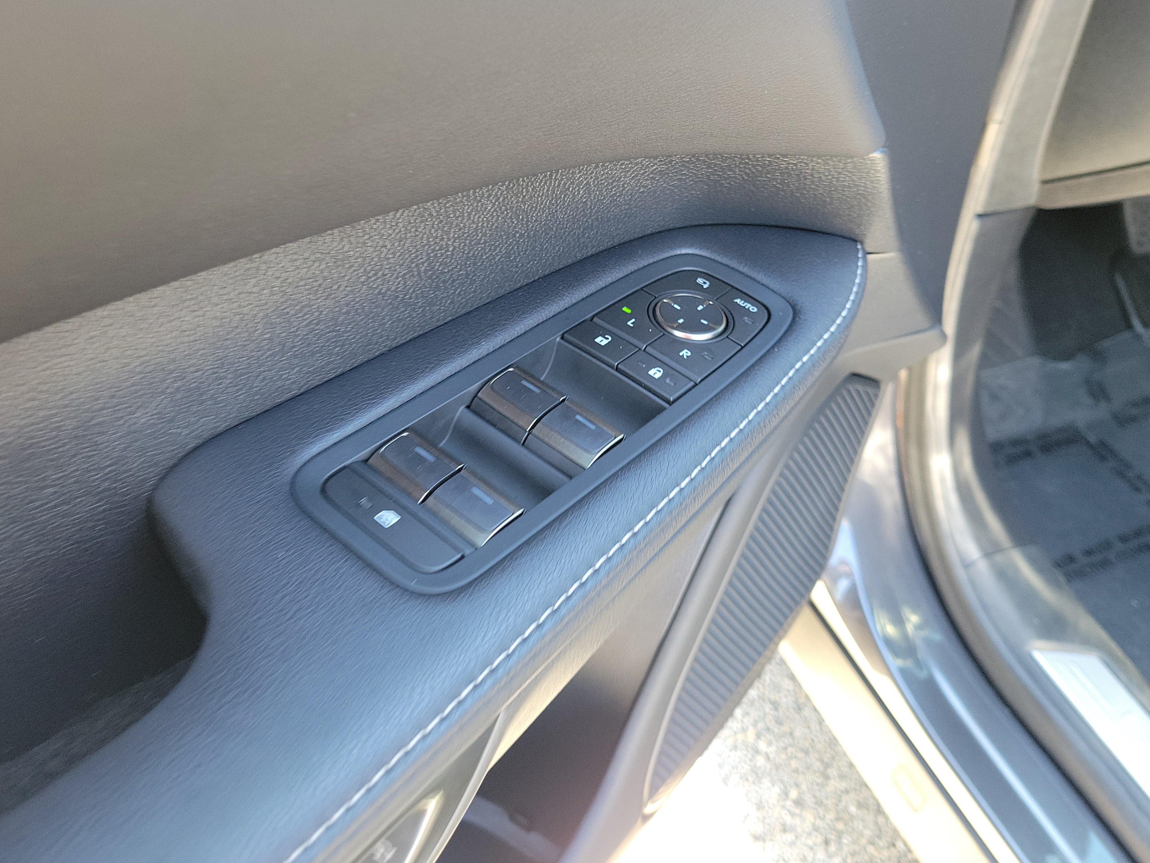 Used 2024 Lexus RX 350 FWD w/ Convenience Package image 19