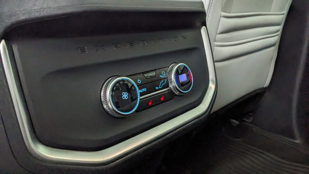 Certified 2025 Ford Expedition Platinum image 35