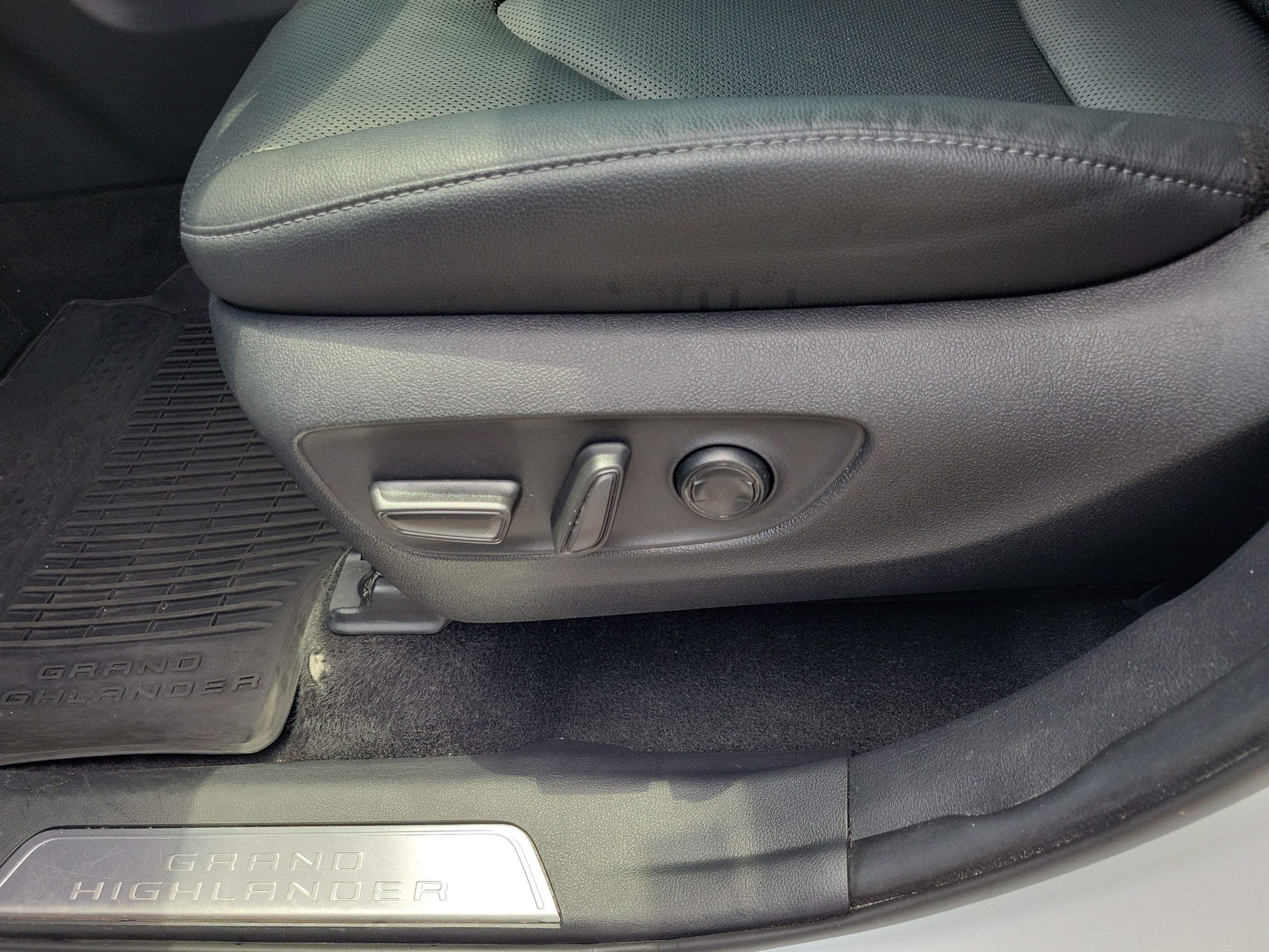 Used 2024 Toyota Grand Highlander AWD image 18