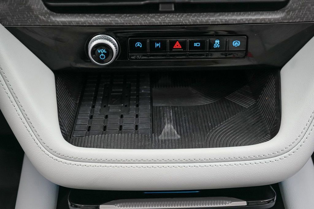 Certified 2025 Ford Explorer Platinum w/ Ultimate Package image 16