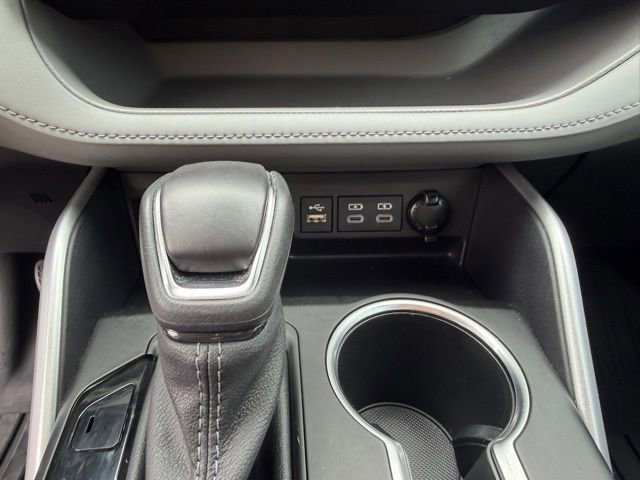 Used 2023 Toyota Highlander LE FWD image 19