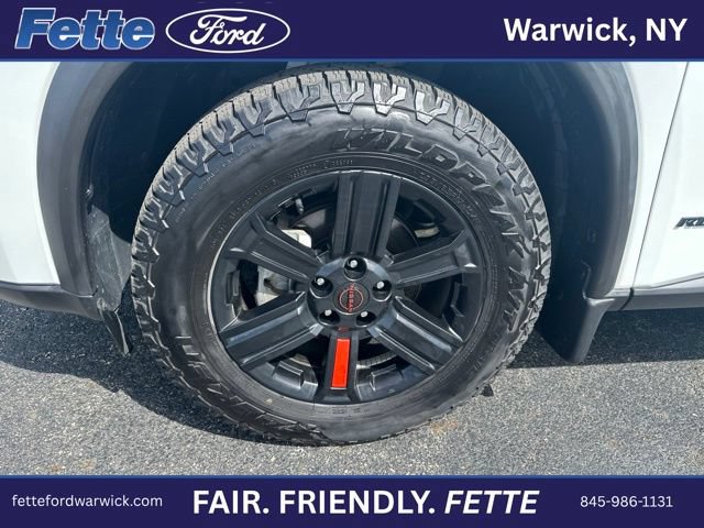 Used 2025 Nissan Rogue SV AWD/4WD image 2