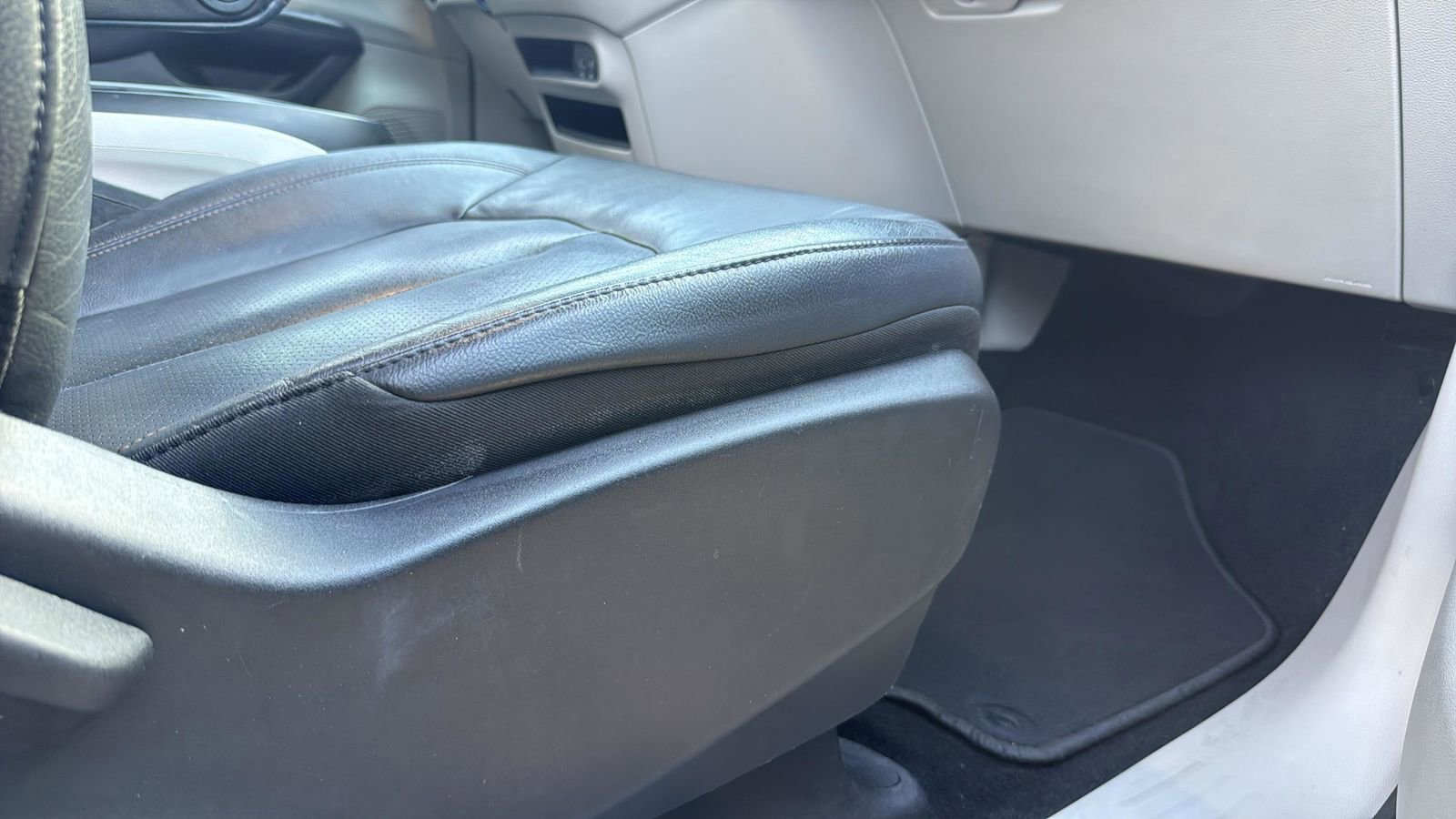 Used 2020 Chrysler Pacifica Touring-L FWD image 25