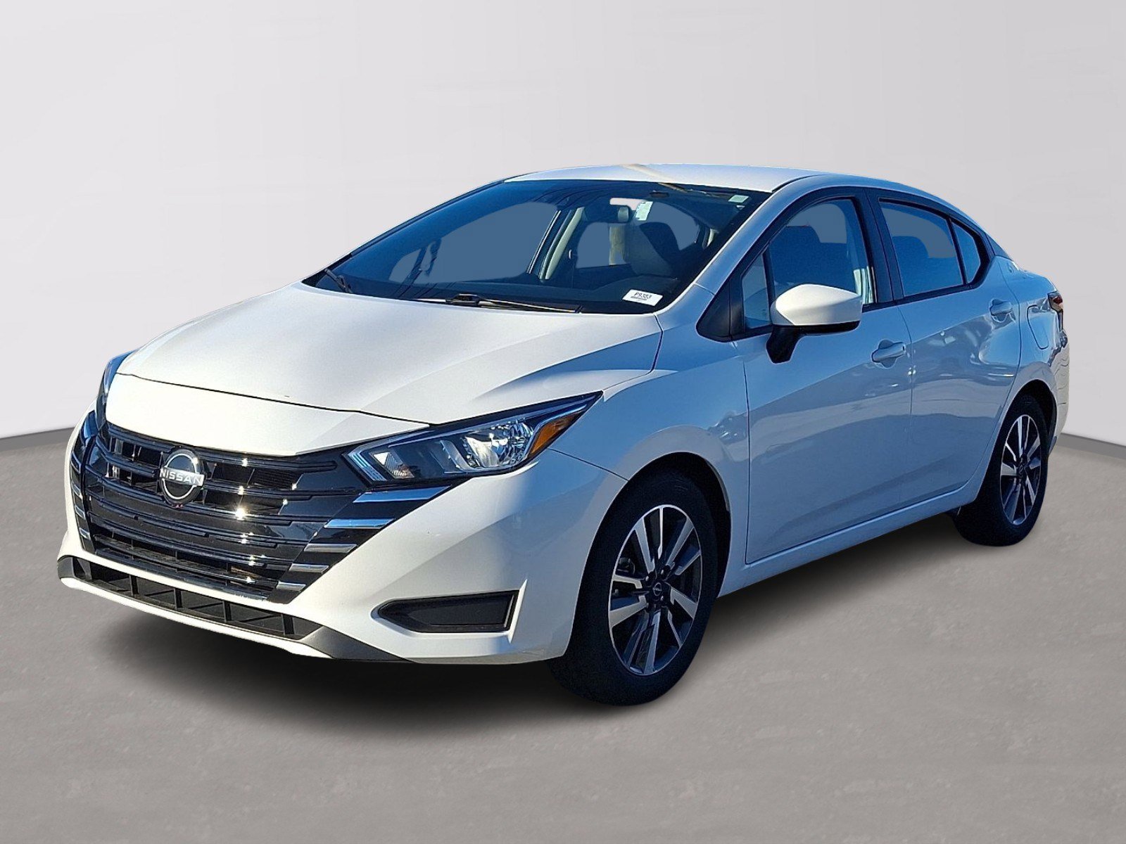 Used 2024 Nissan Versa SV image 3