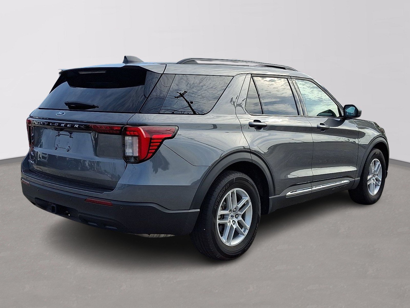 Certified 2025 Ford Explorer Active RWD image 6