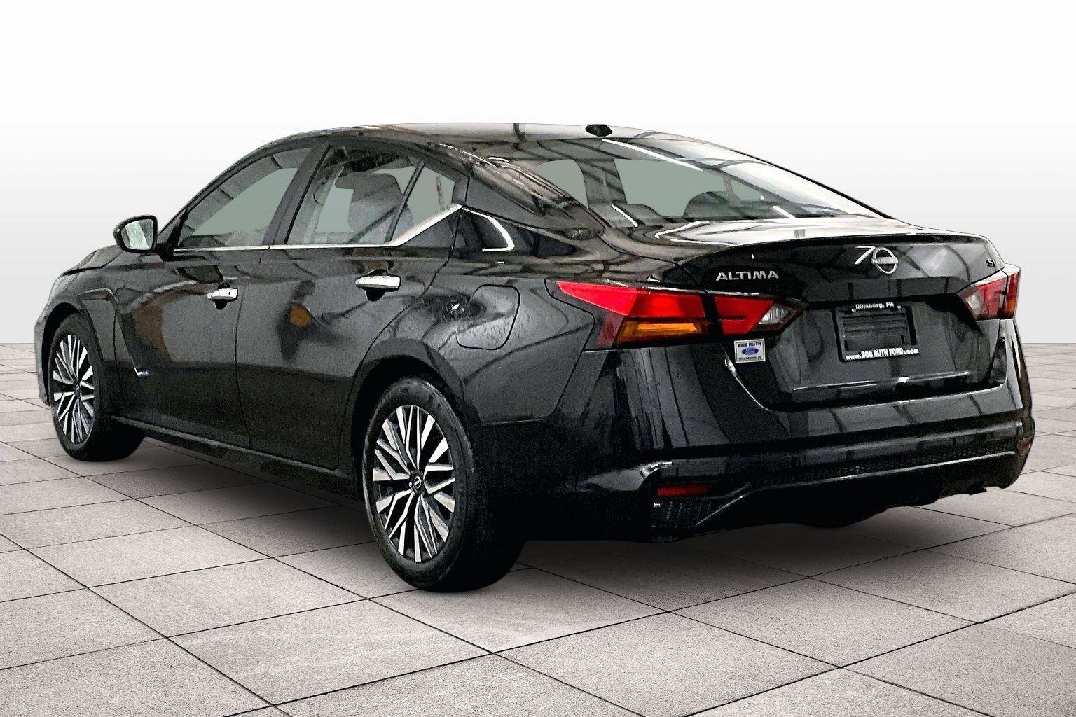 Used 2024 Nissan Altima 2.5 SV image 10