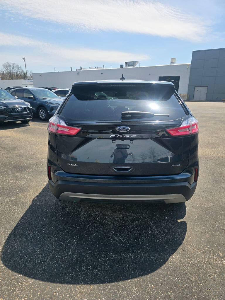 Certified 2024 Ford Edge SEL w/ Convenience Package AWD/4WD image 4