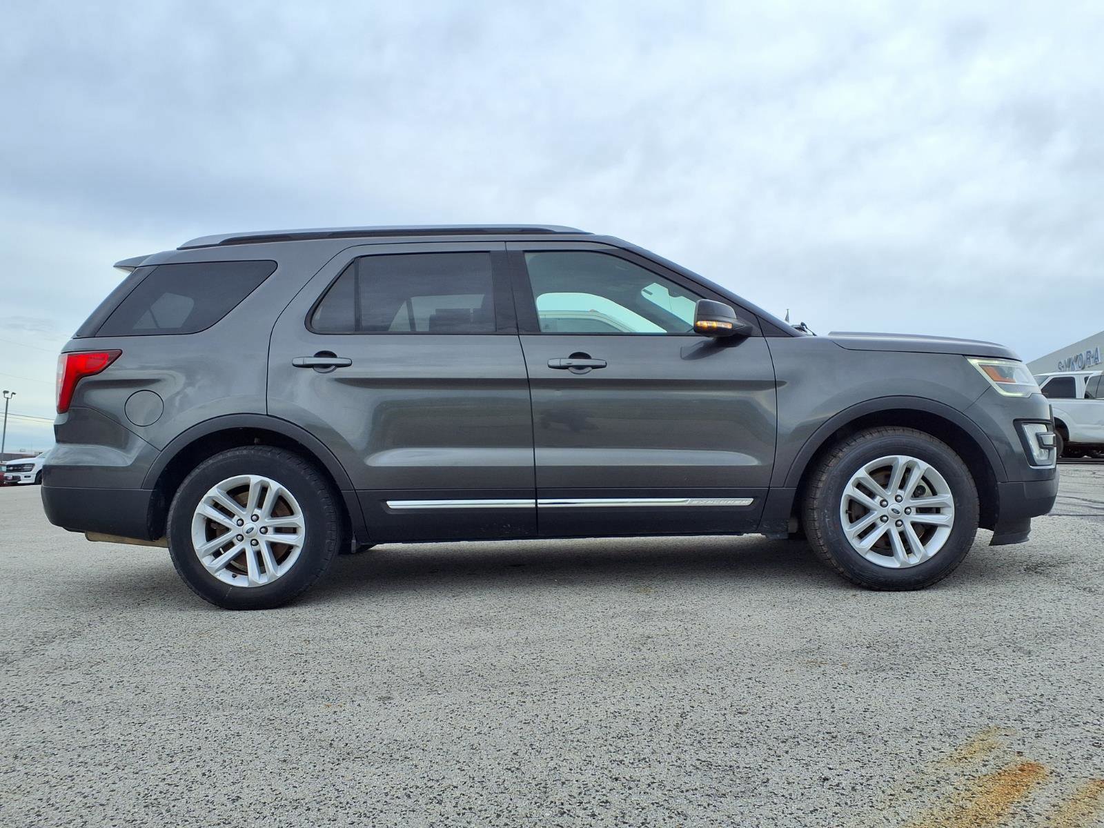 Certified 2017 Ford Explorer XLT w/ Equipment Group 202A FWD image 2