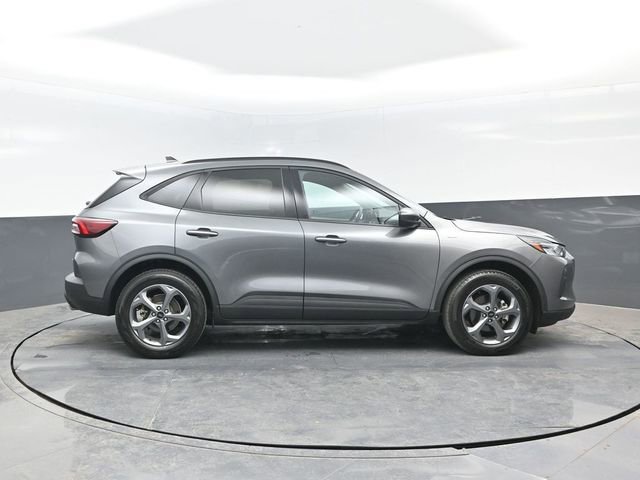 Certified 2025 Ford Escape ST-Line Select AWD/4WD image 3