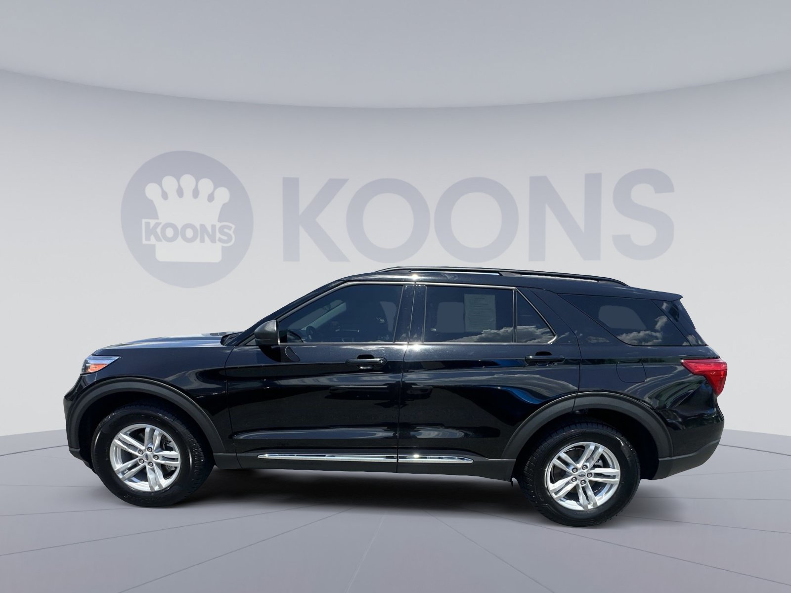 Certified 2022 Ford Explorer XLT w/ Equipment Group 202A AWD/4WD image 13