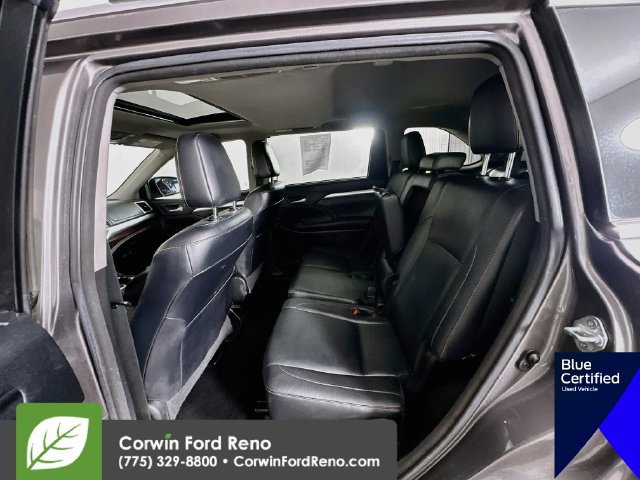 Used 2017 Toyota Highlander XLE AWD/4WD image 29