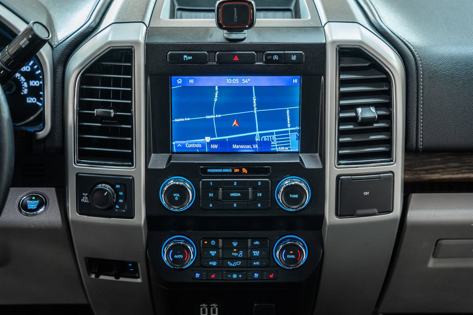 Certified 2020 Ford F150 Lariat image 30