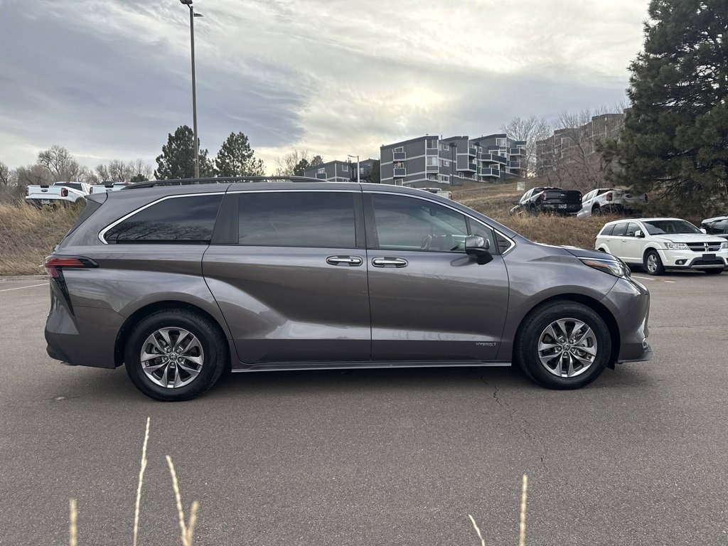 Used 2021 Toyota Sienna XLE image 8