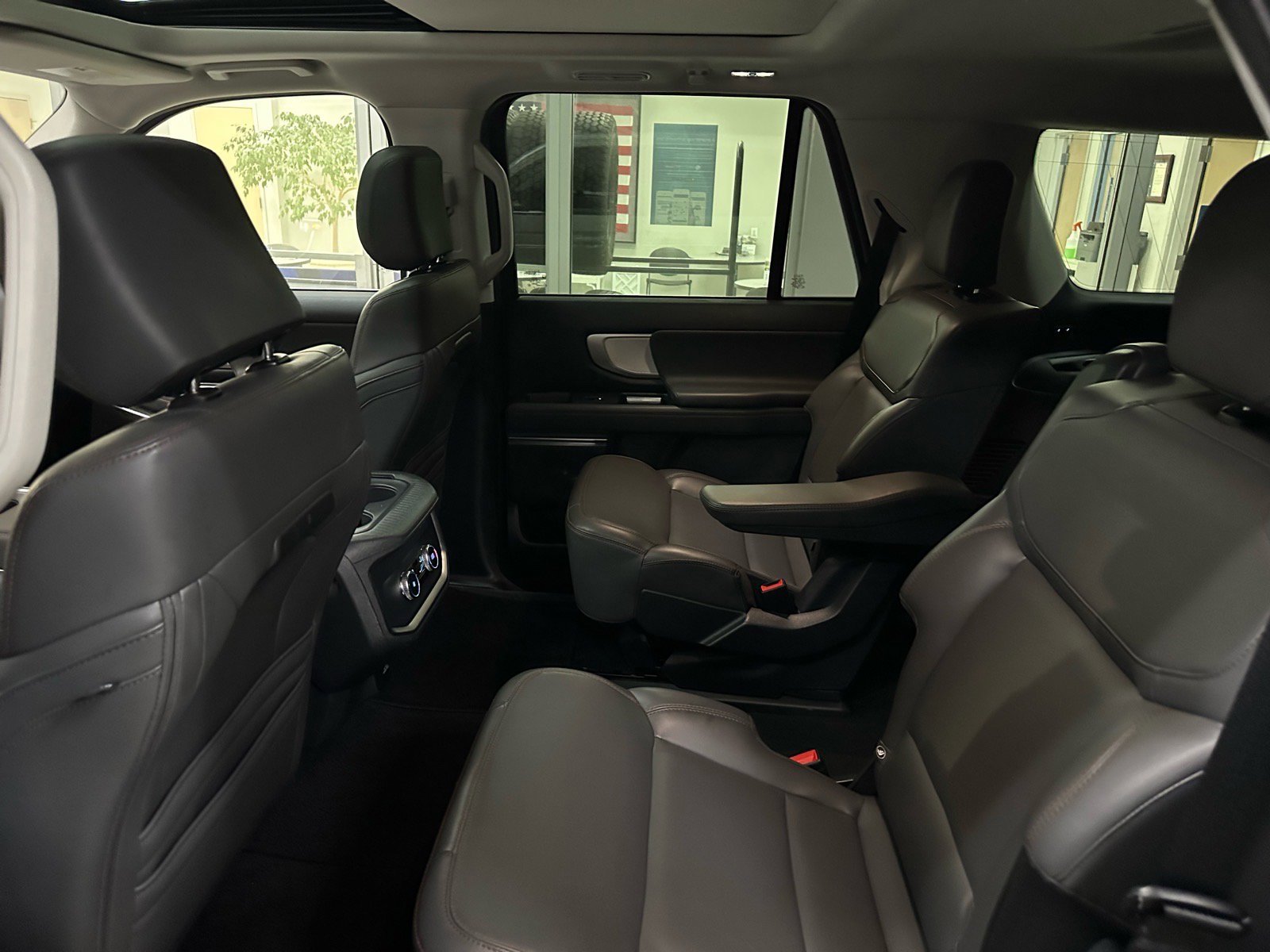 Certified 2025 Ford Expedition Active image 26