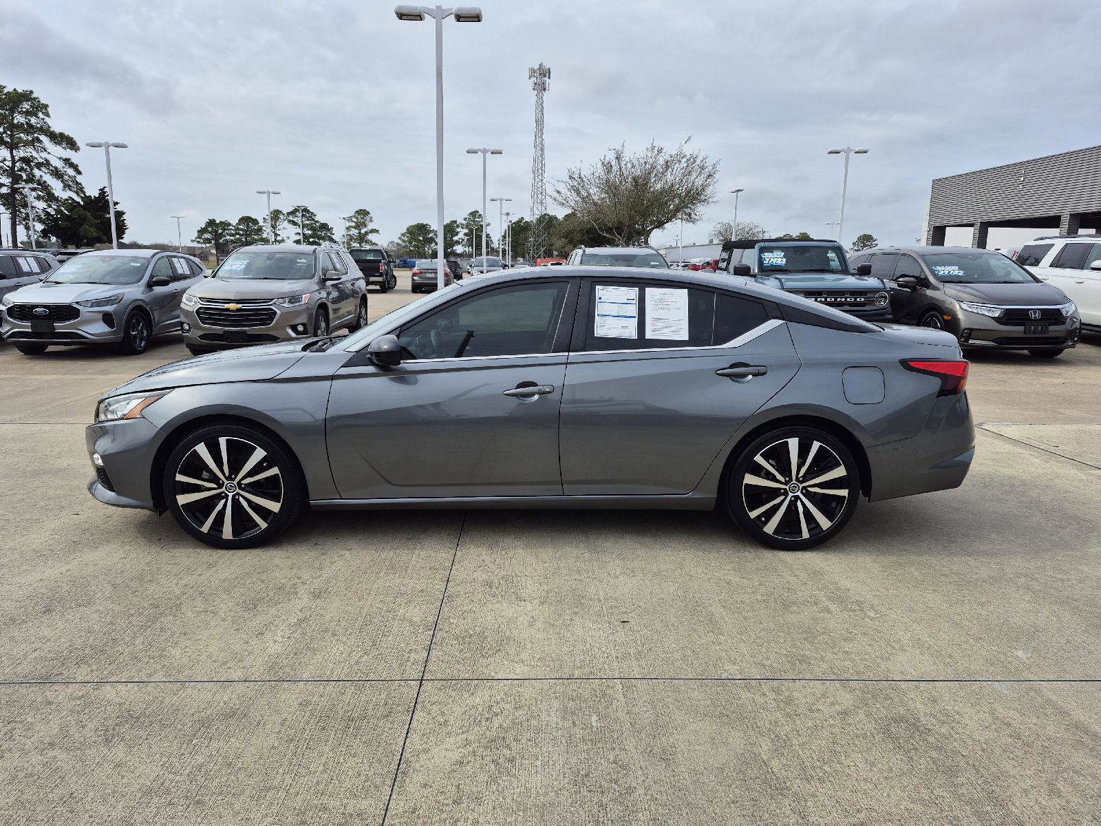 Used 2022 Nissan Altima 2.5 SR image 2