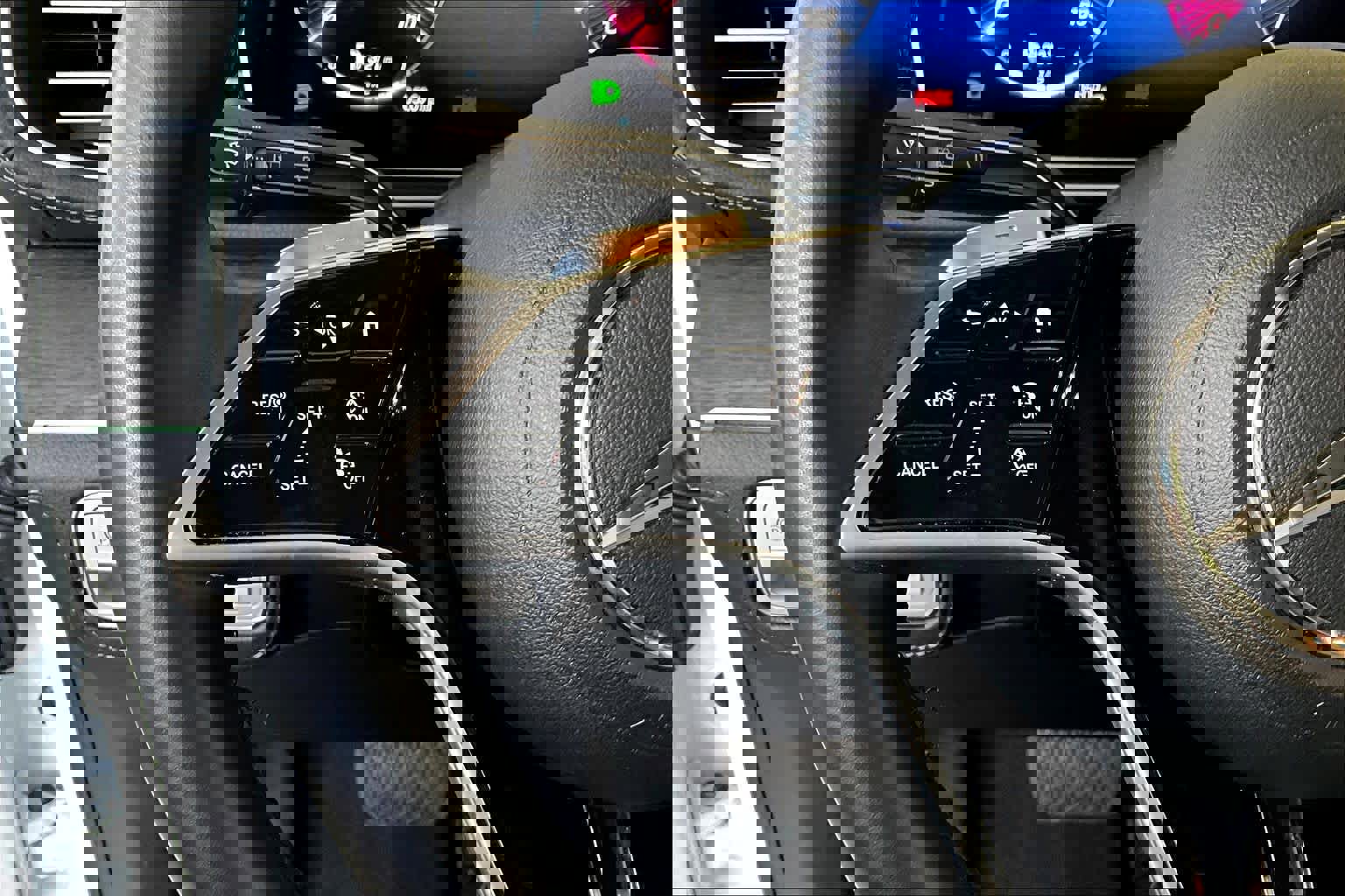 Used 2025 Mercedes-Benz GLE 350 4MATIC image 23