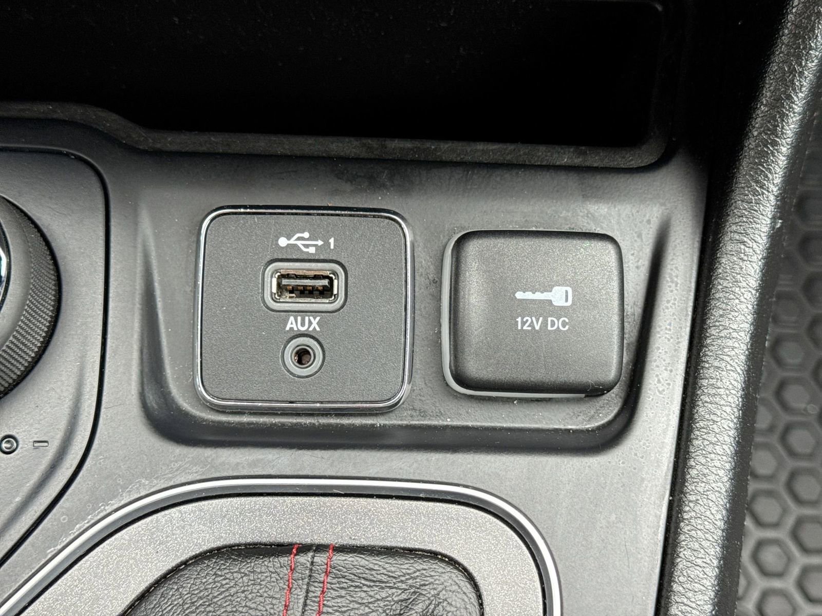 Used 2022 Jeep Cherokee Trailhawk w/ Trailhawk Elite Value Package image 33