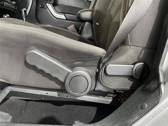 Used 2018 Jeep Wrangler Unlimited Sahara AWD/4WD image 19