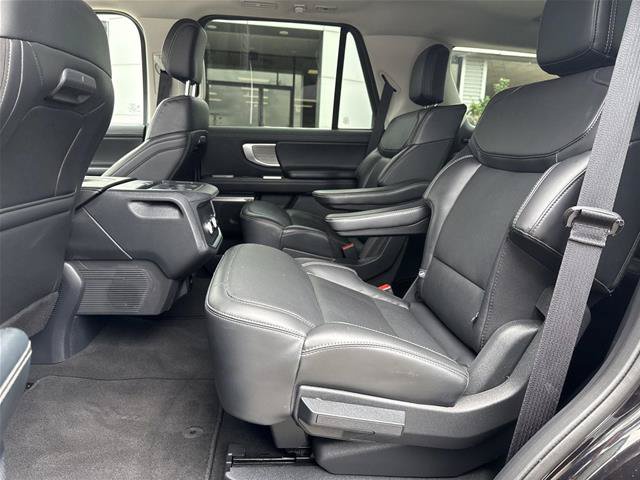 Certified 2025 Ford Expedition Platinum AWD/4WD image 5
