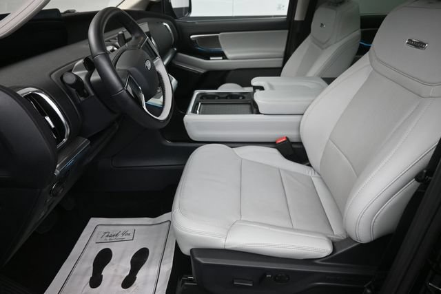 Certified 2025 Ford Expedition Max Platinum w/ Driver's Package AWD/4WD image 10