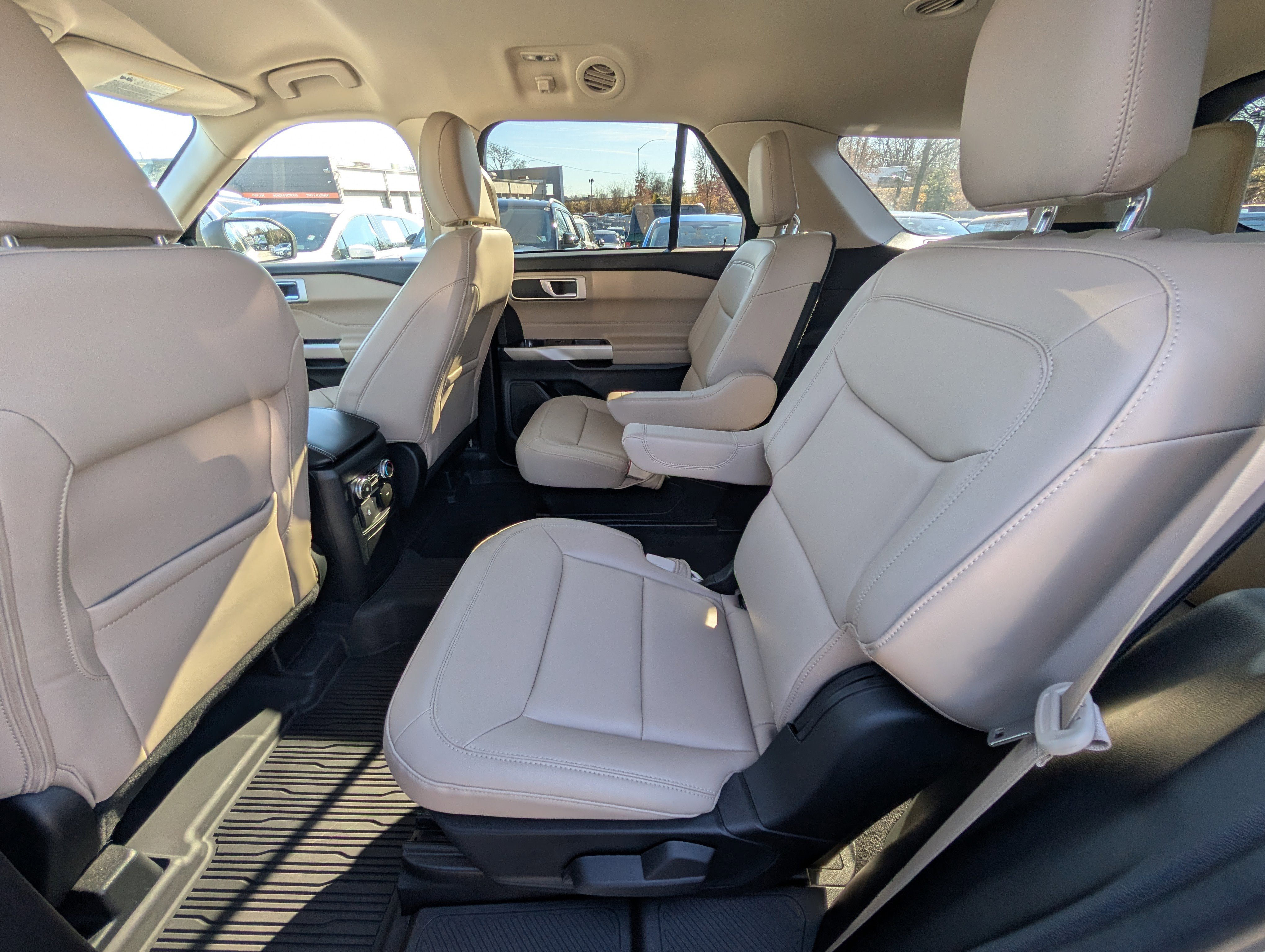 Certified 2022 Ford Explorer XLT w/ Equipment Group 202A image 18