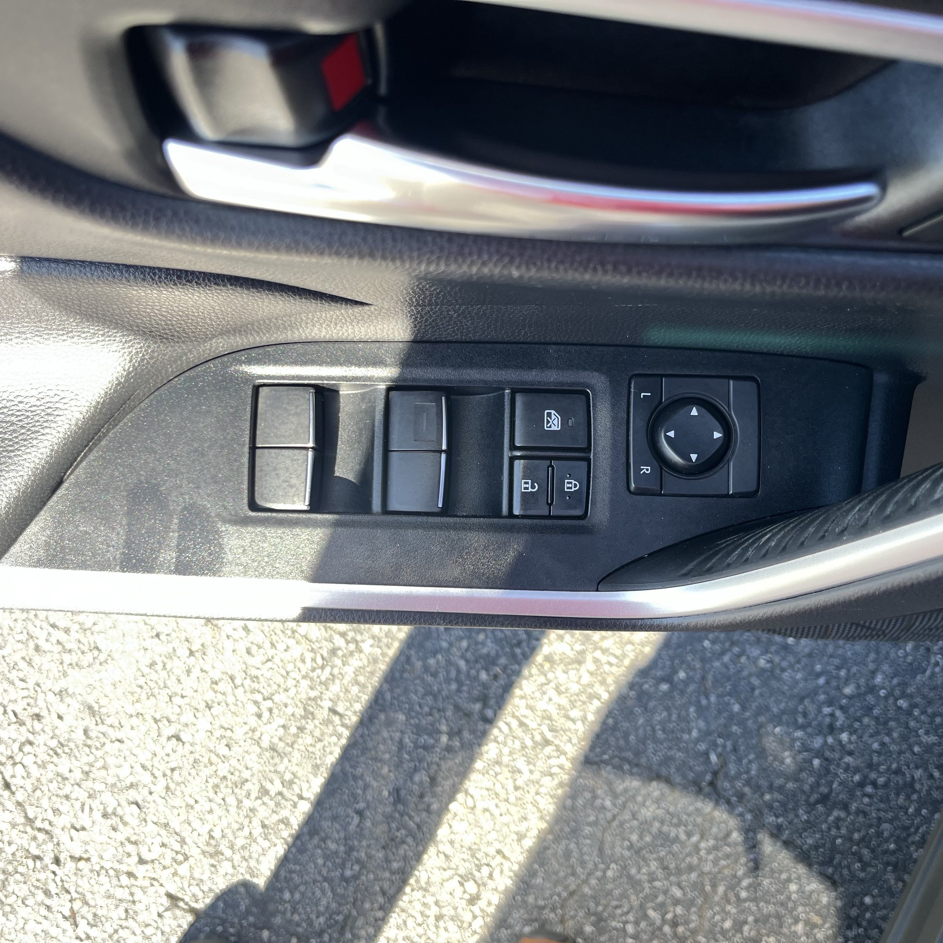 Used 2021 Toyota RAV4 XLE Premium AWD/4WD image 19