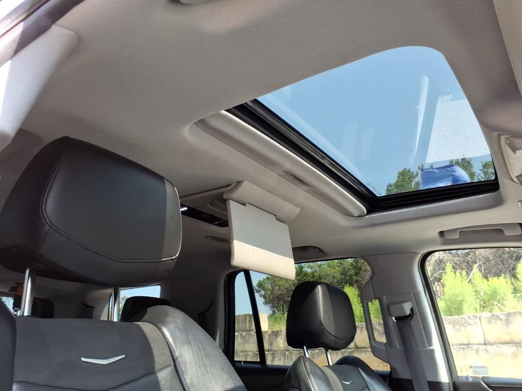 Used 2019 Cadillac Escalade Luxury RWD image 6