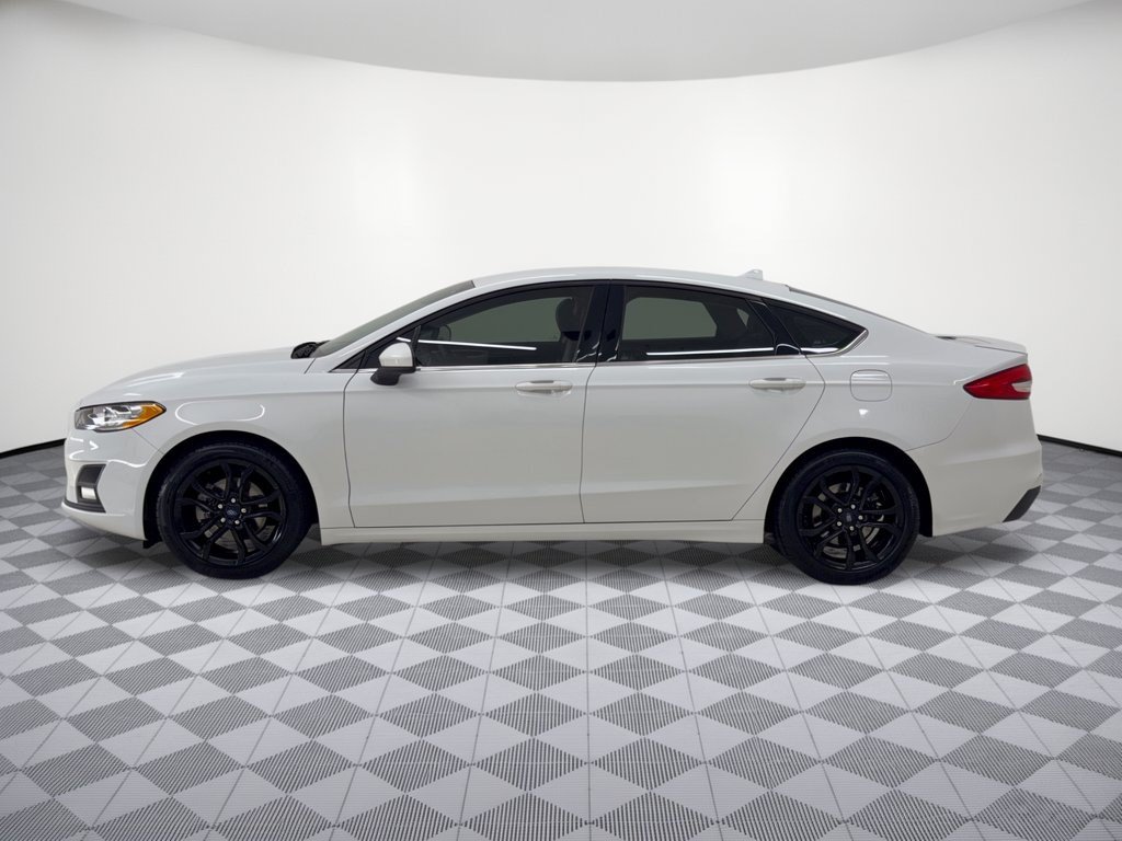 Certified 2019 Ford Fusion SE w/ Equipment Group 151A FWD image 2