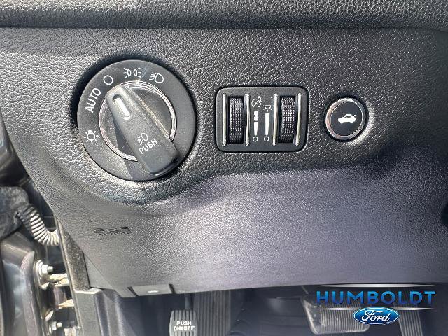 Used 2019 Chrysler 300 Limited AWD/4WD image 18