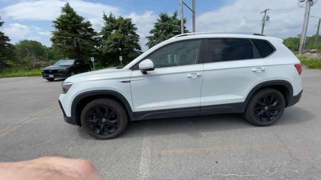 Used 2022 Volkswagen Taos SE w/ Panoramic Sunroof Package AWD/4WD image 6
