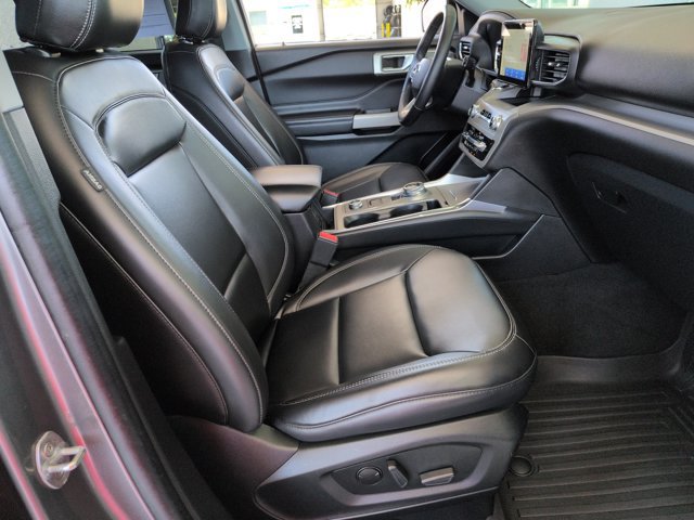 Certified 2022 Ford Explorer XLT w/ Equipment Group 202A AWD/4WD image 35