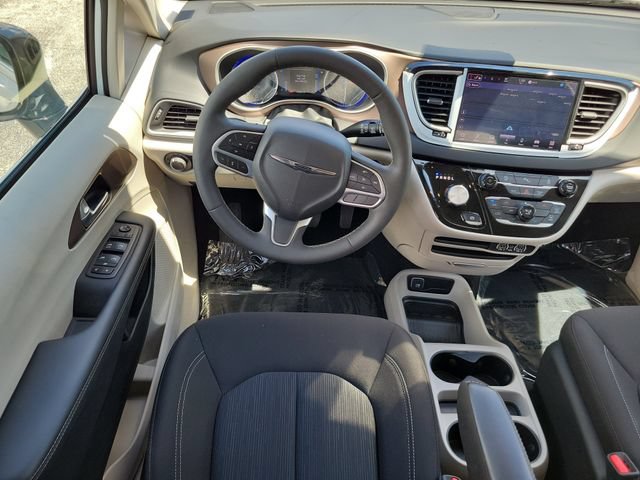 Used 2024 Chrysler Voyager LX FWD image 18
