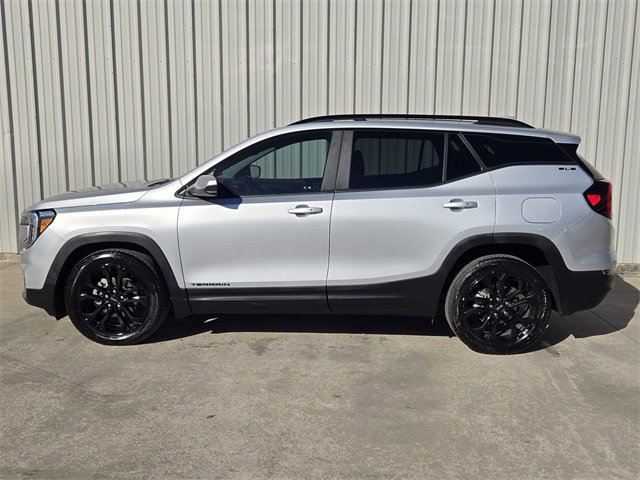 Used 2022 GMC Terrain SLE w/ Elevation Edition image 5