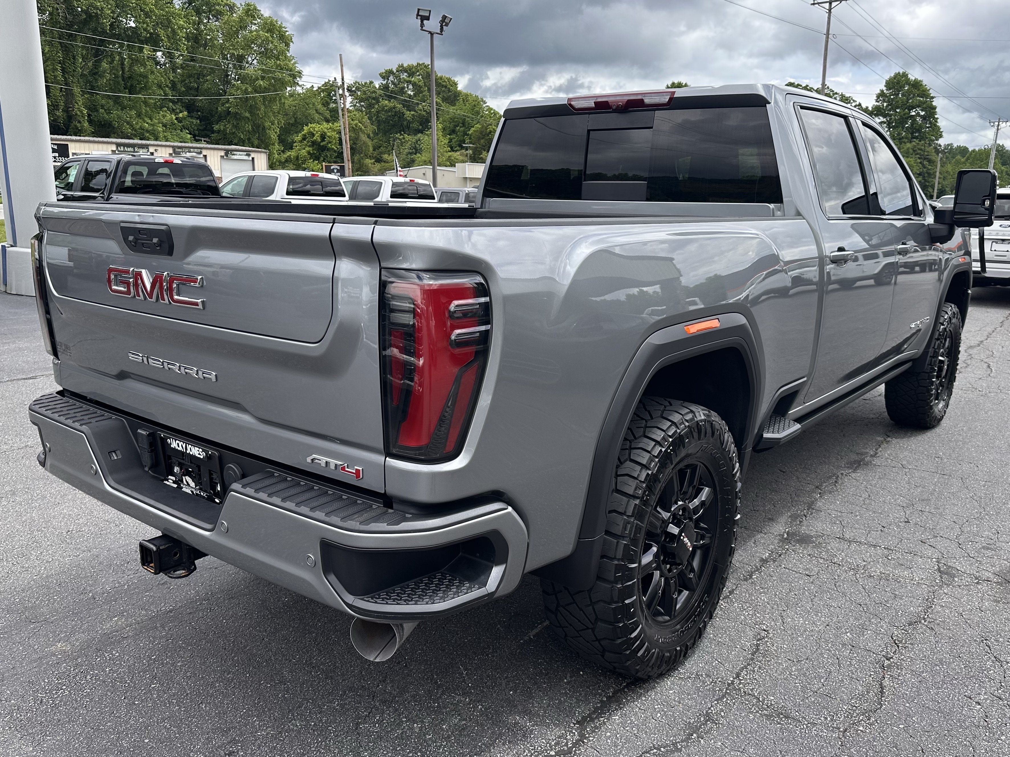 Used 2024 GMC Sierra 2500 AT4 w/ AT4 Premium Plus Package AWD/4WD image 6