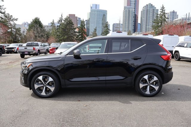 Used 2025 Volvo XC40 B5 Plus image 6