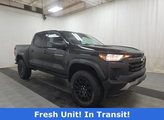Used 2024 Chevrolet Colorado Trail Boss w/ Advanced Trailering Package AWD/4WD image 4