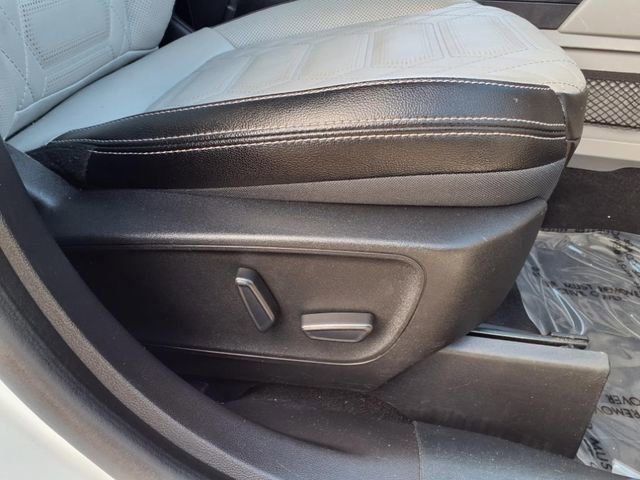 Certified 2023 Ford Escape SE w/ PHEV Premium Package image 36