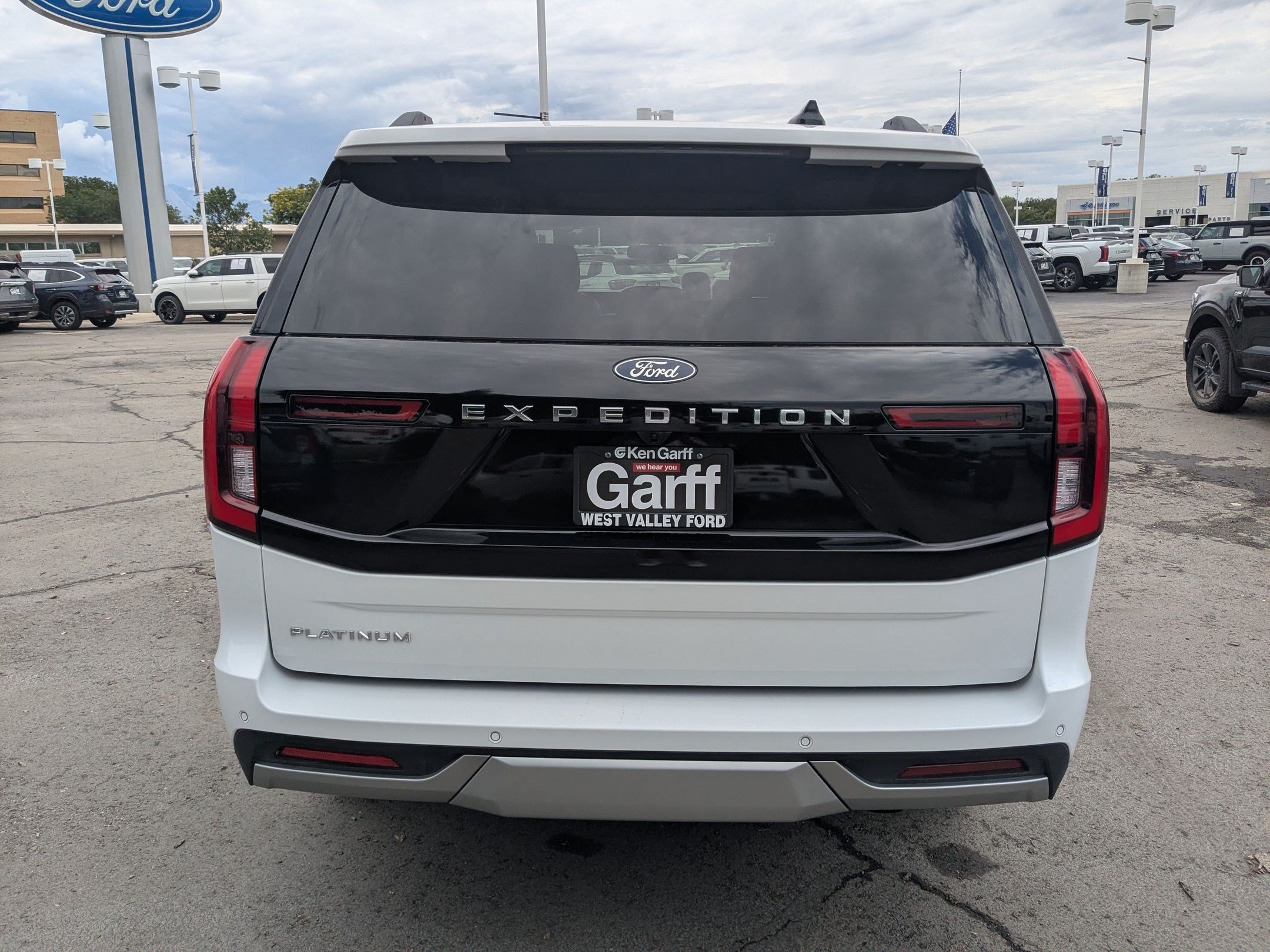 Certified 2025 Ford Expedition Platinum AWD/4WD image 5