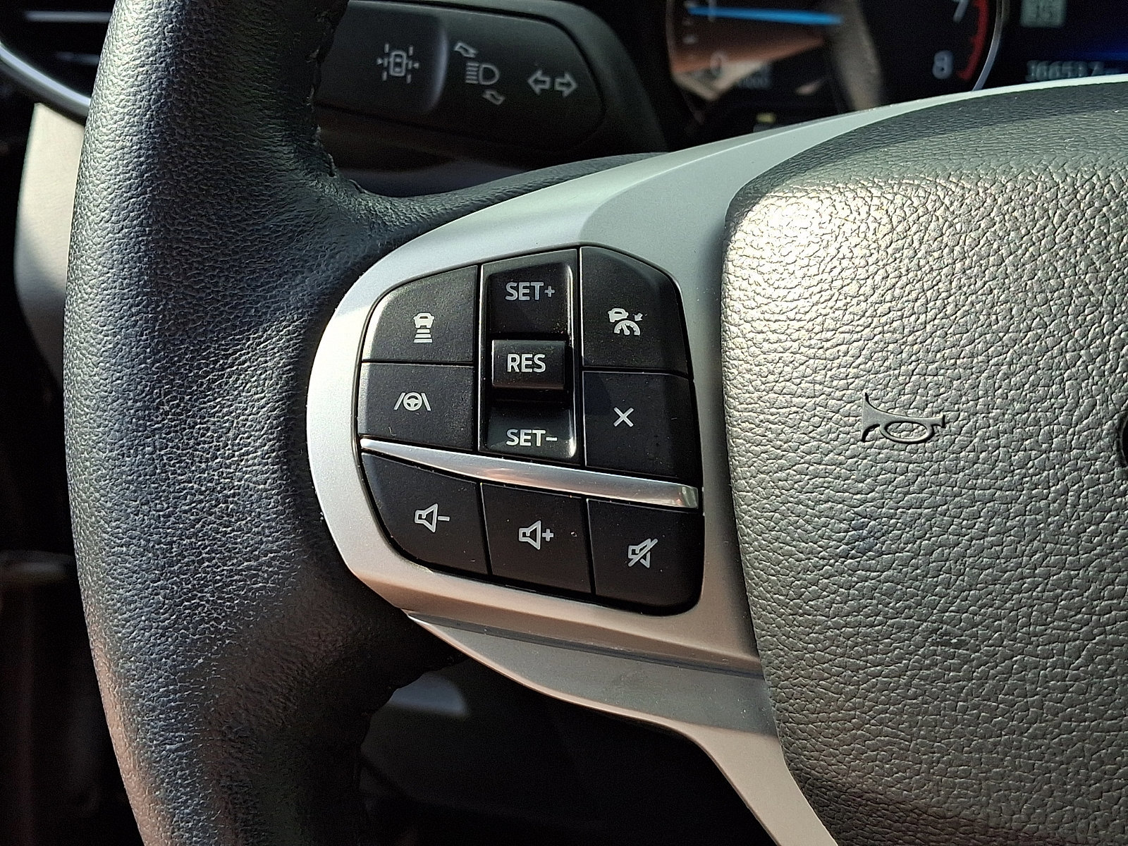 Certified 2023 Ford Explorer Limited w/ Equipment Group 301A AWD/4WD image 24