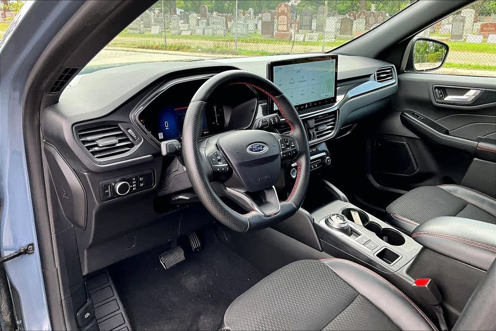 Certified 2025 Ford Escape ST-Line w/ Tech Pack #1 AWD/4WD image 13