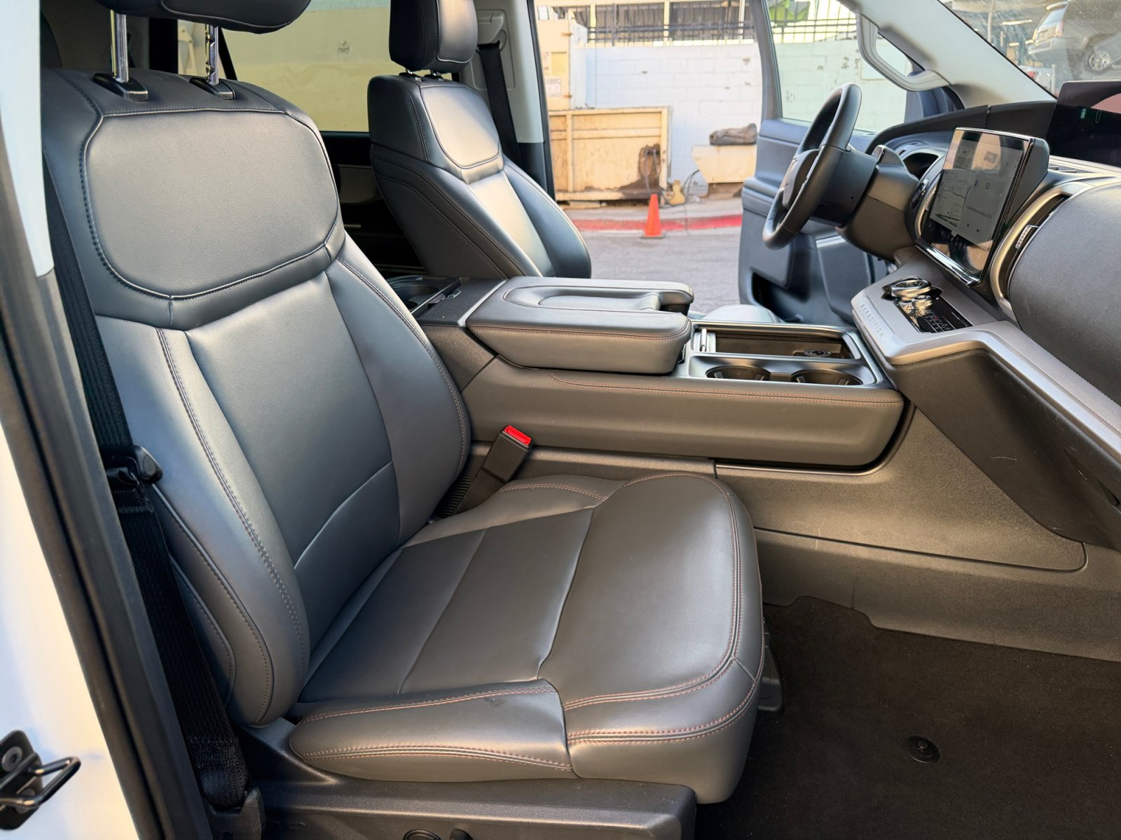 Certified 2025 Ford Expedition Active AWD/4WD image 31
