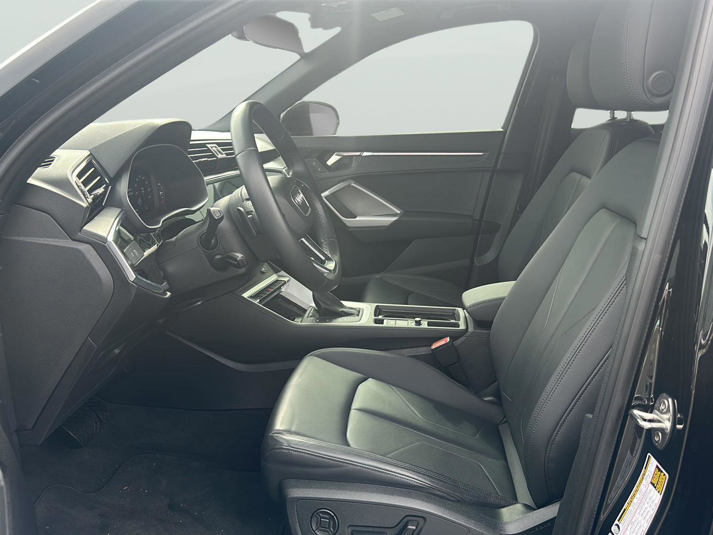 Used 2024 Audi Q3 2.0T Premium Plus w/ Premium Plus Package image 11