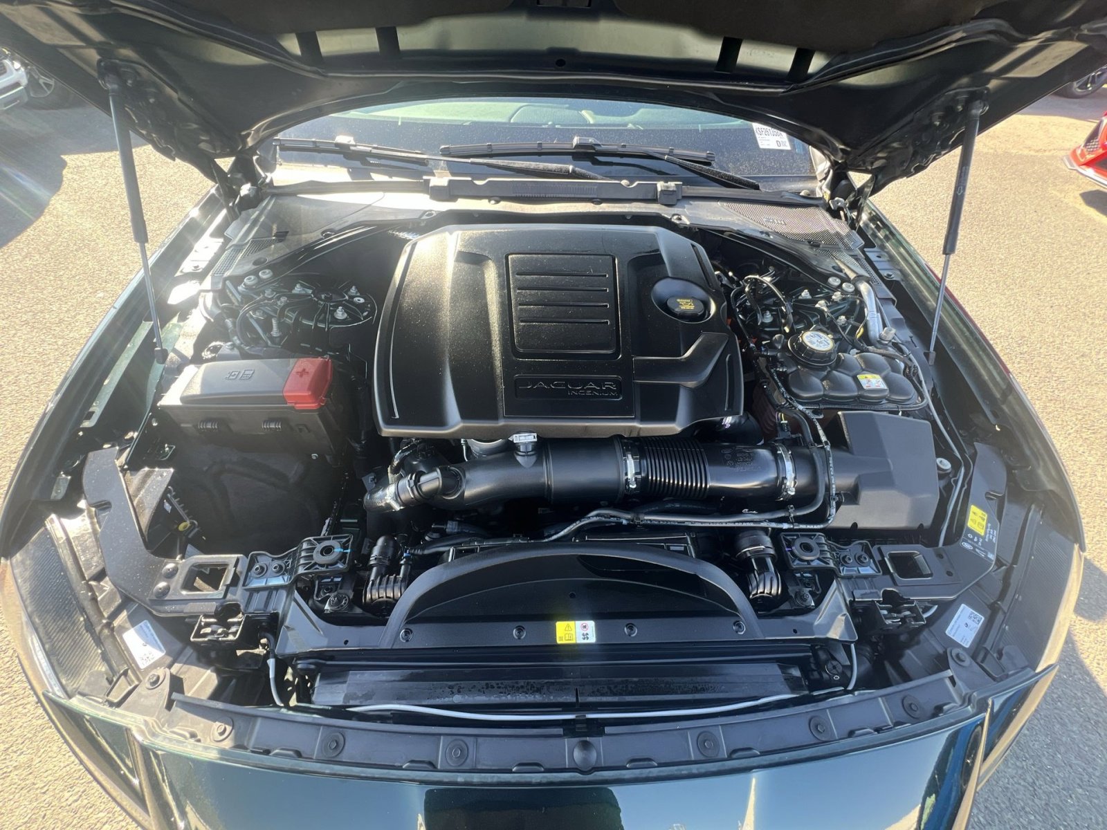Used 2022 Jaguar XF R-Dynamic SE AWD/4WD image 36
