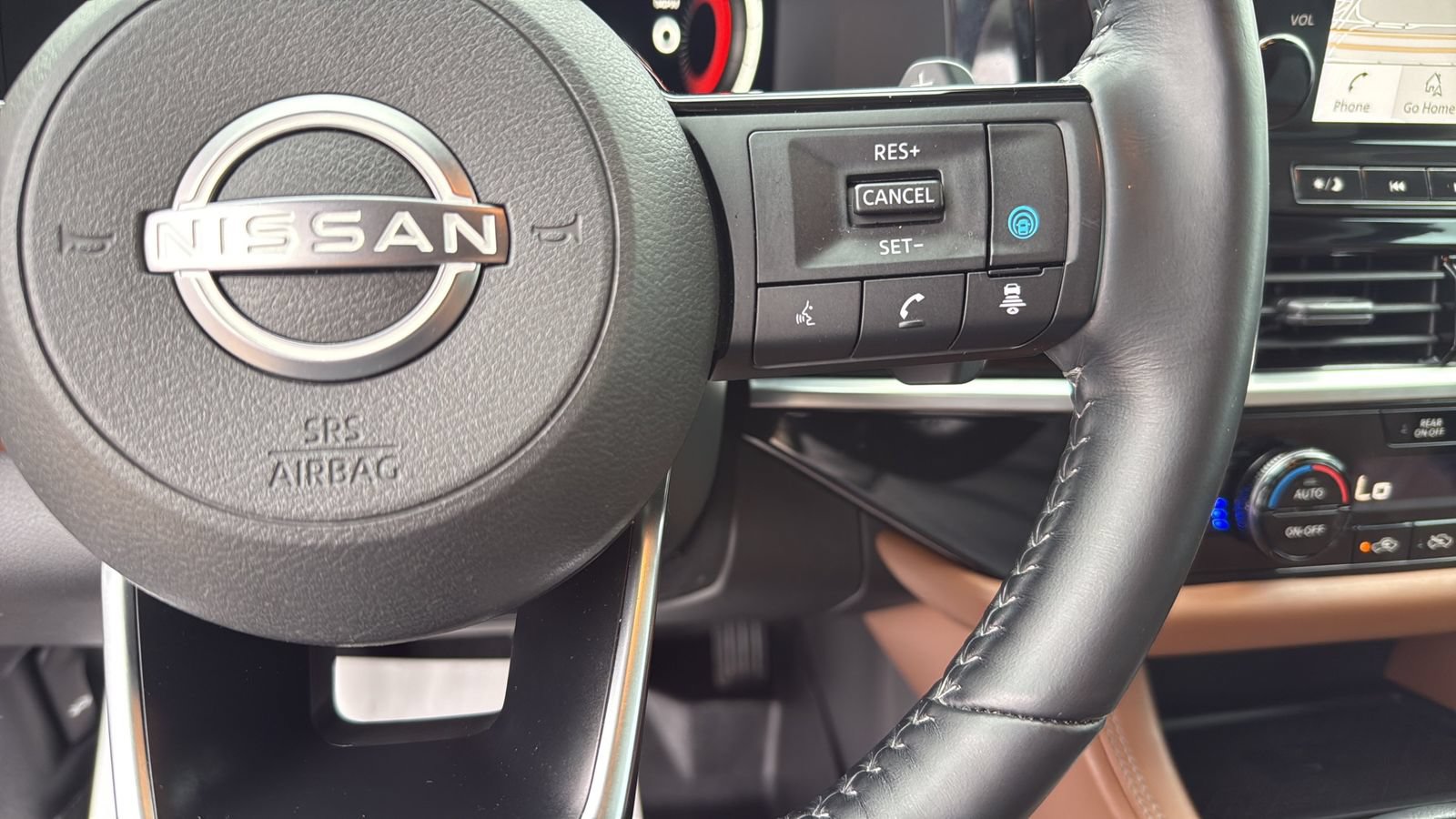 Used 2022 Nissan Pathfinder Platinum w/ Cargo Package AWD/4WD image 15