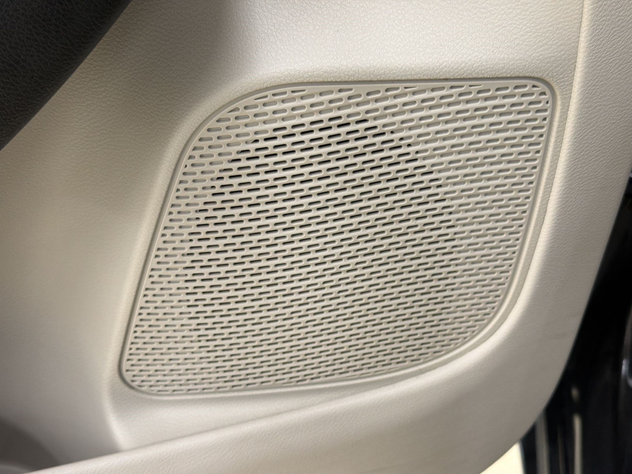 Used 2023 Chrysler Pacifica Touring-L FWD image 25