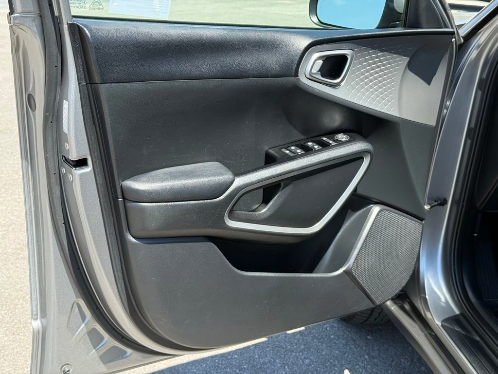 Used 2023 Kia Soul LX w/ LX Technology Package FWD image 15